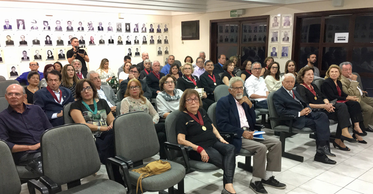 Presidente do CRO-RN anuncia criação de comenda Dr. Fernando Rezende nos 30 anos da Academia