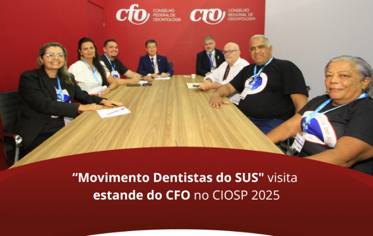 "Movimento Dentistas do SUS" visita estande do CFO no CIOSP 2025